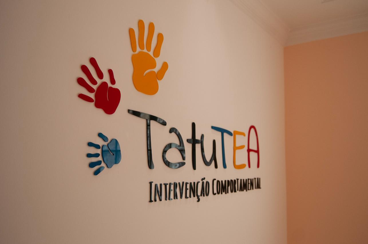Logo TatuTEA na parede da unidade Tatuapé