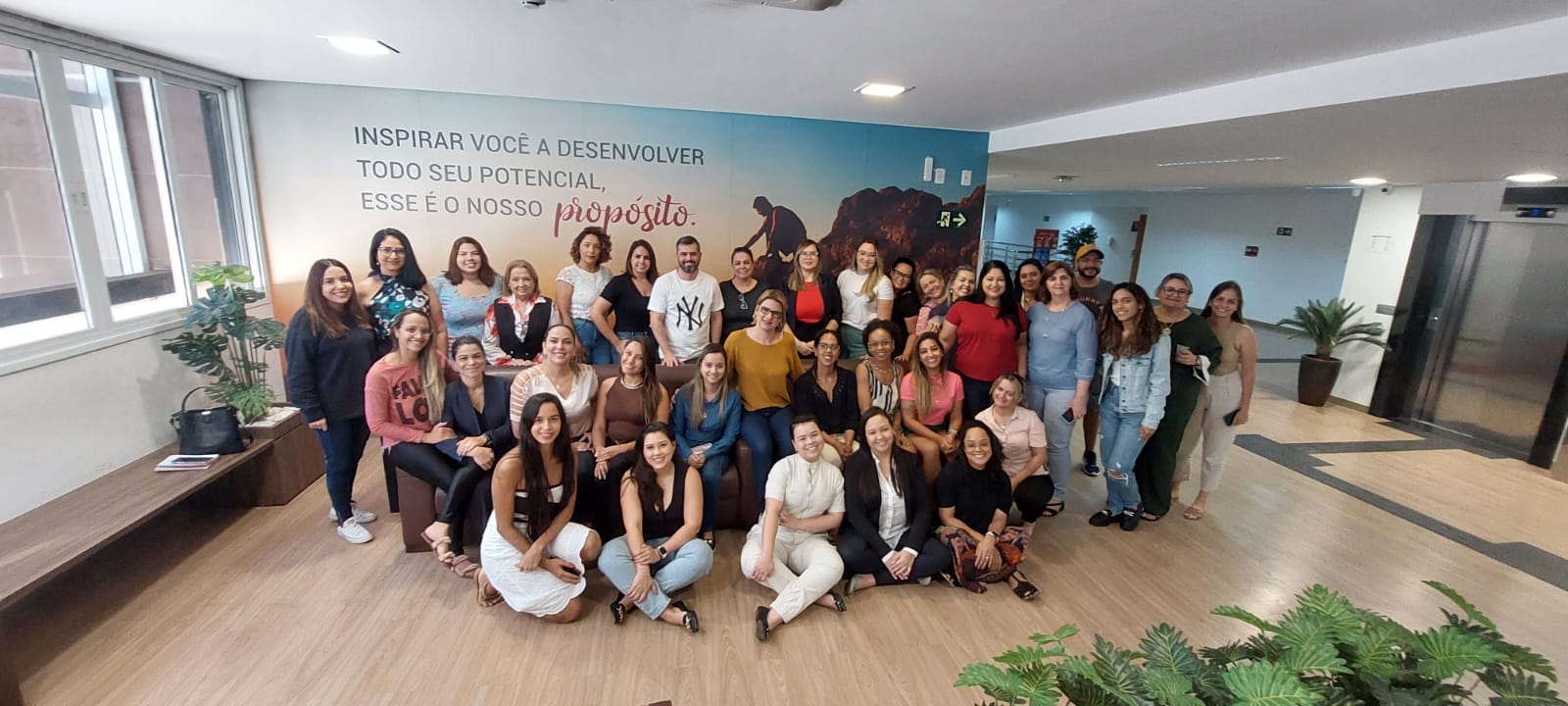 Equipe reunida após encontro de formação profissional
