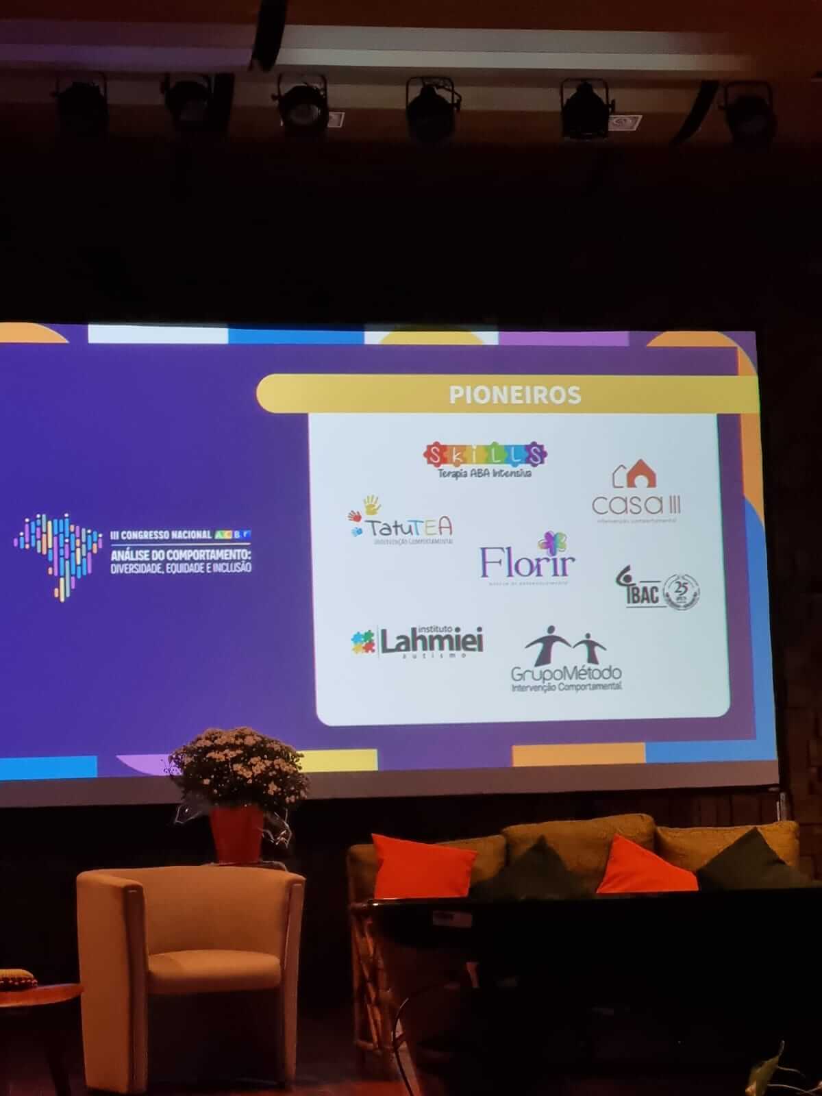 Logo do TatuTEA exibido entre os pioneiros no Congresso Nacional da ACBr