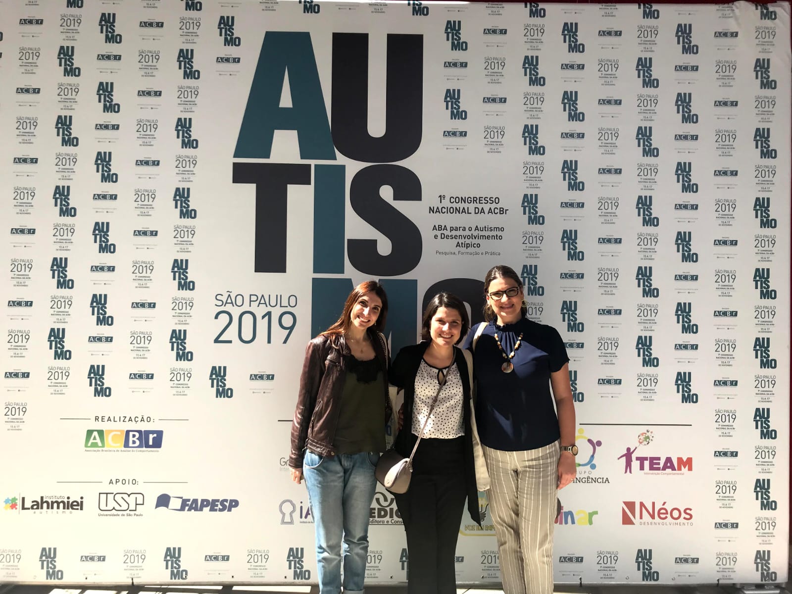 Lívia no 1º Congresso Nacional da ACBr sobre Autismo, em São Paulo