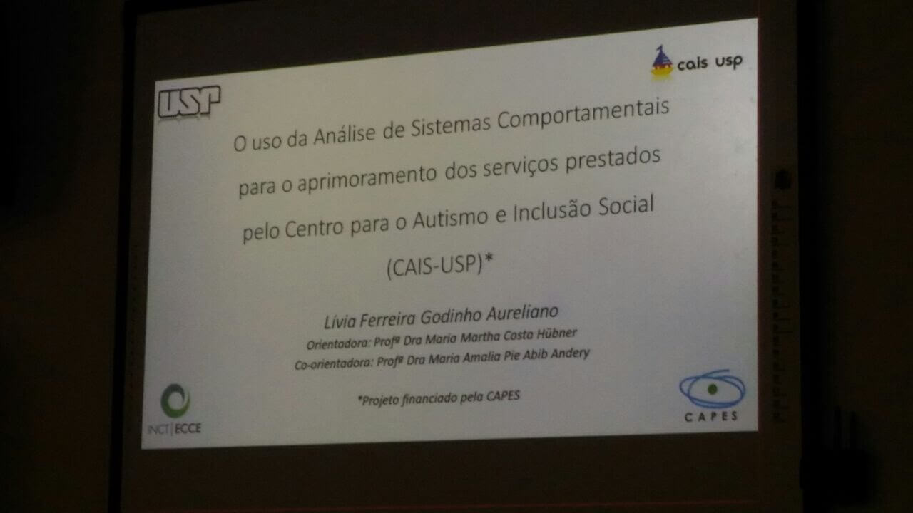 Slide de abertura da defesa de doutorado de Lívia na USP, com apoio da CAPES